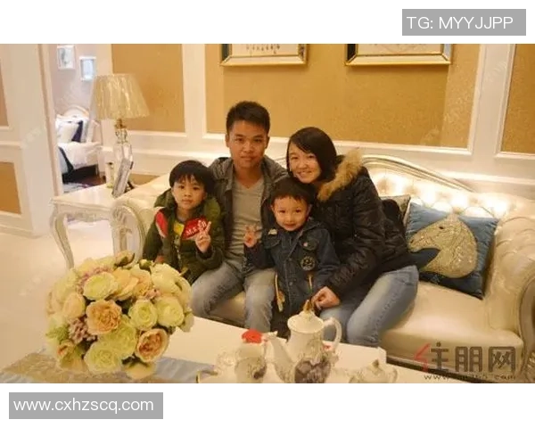 足球球星与家人温馨圣诞全家福合影分享幸福时刻